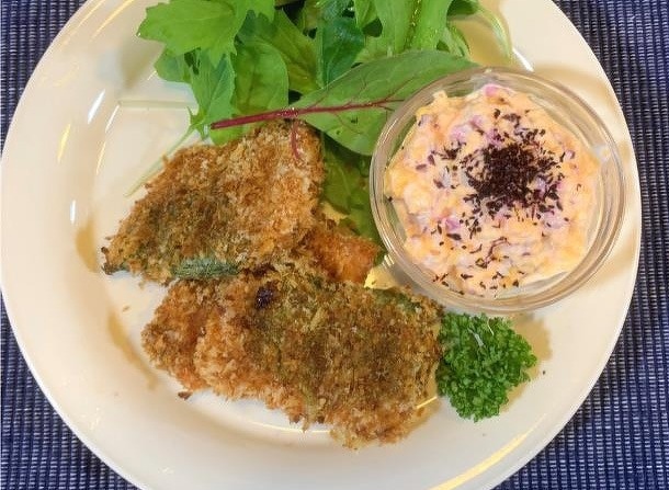 サーモンの大葉巻きフライ しば漬けのタルタルソース